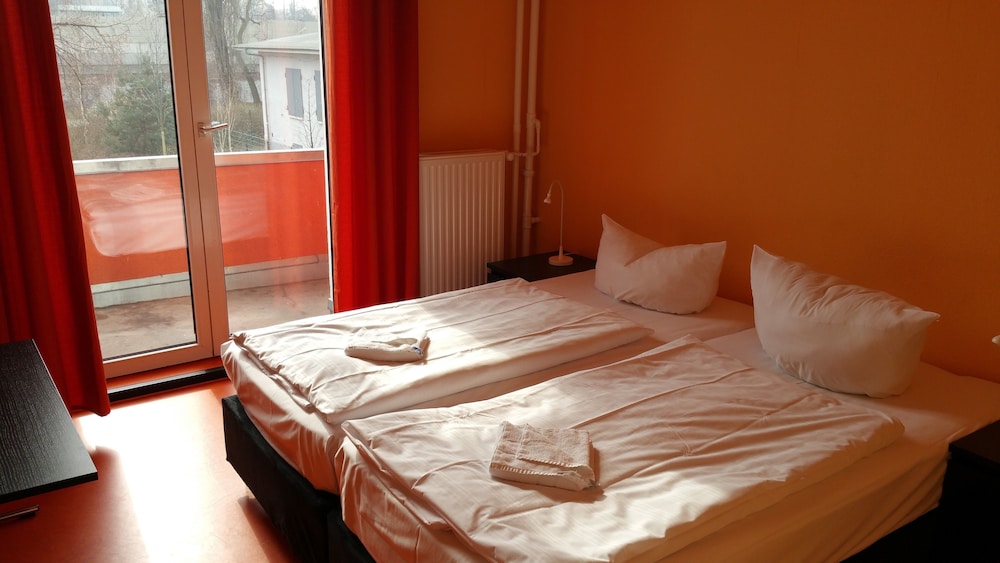 HappyGoLucky Hotel + Hostel 7/52