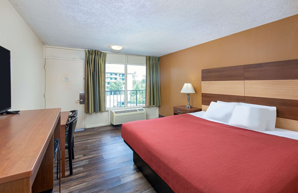 Americana Inn a Travelodge by Wyndham 13/50