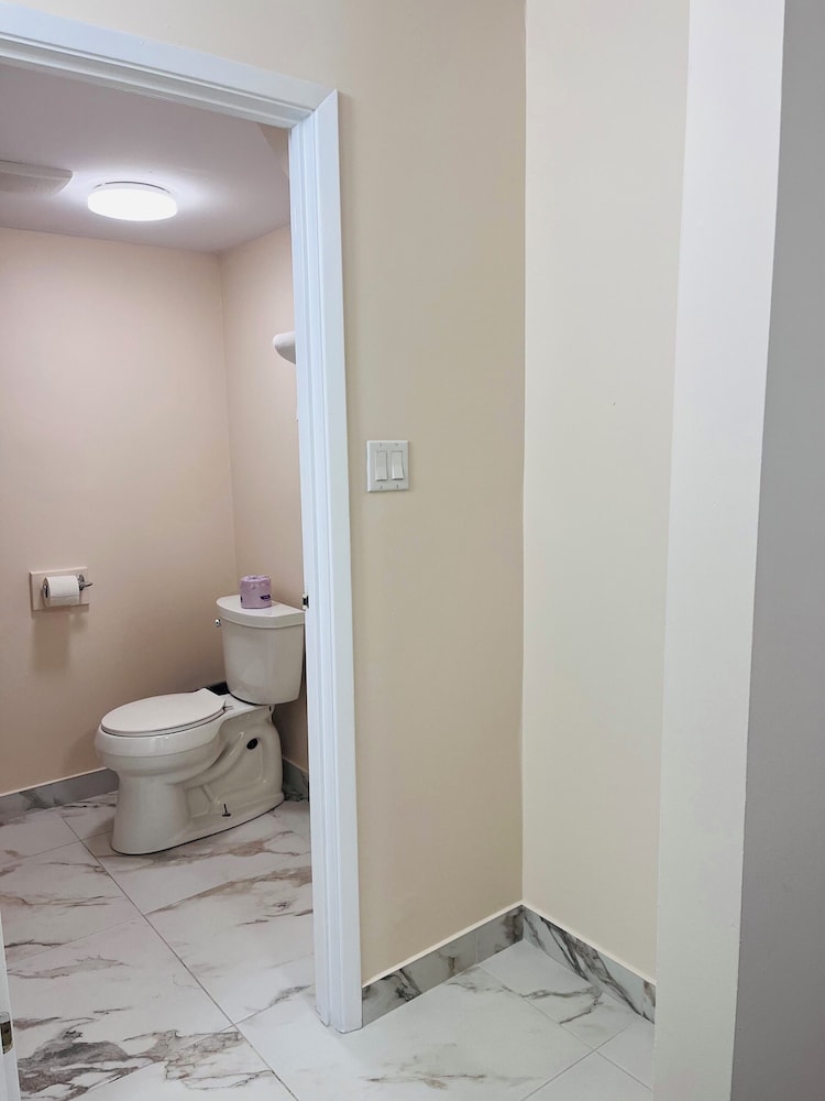 The Universal Inn And Suites 63/67