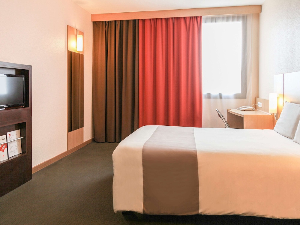 Ibis Styles Dakar 6/67
