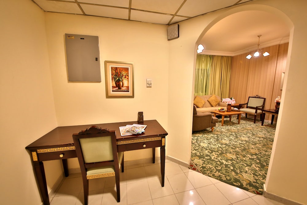 Midtown Furnished Apartments 30/34
