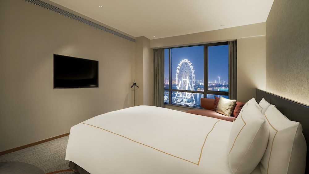 Suite, King Bed