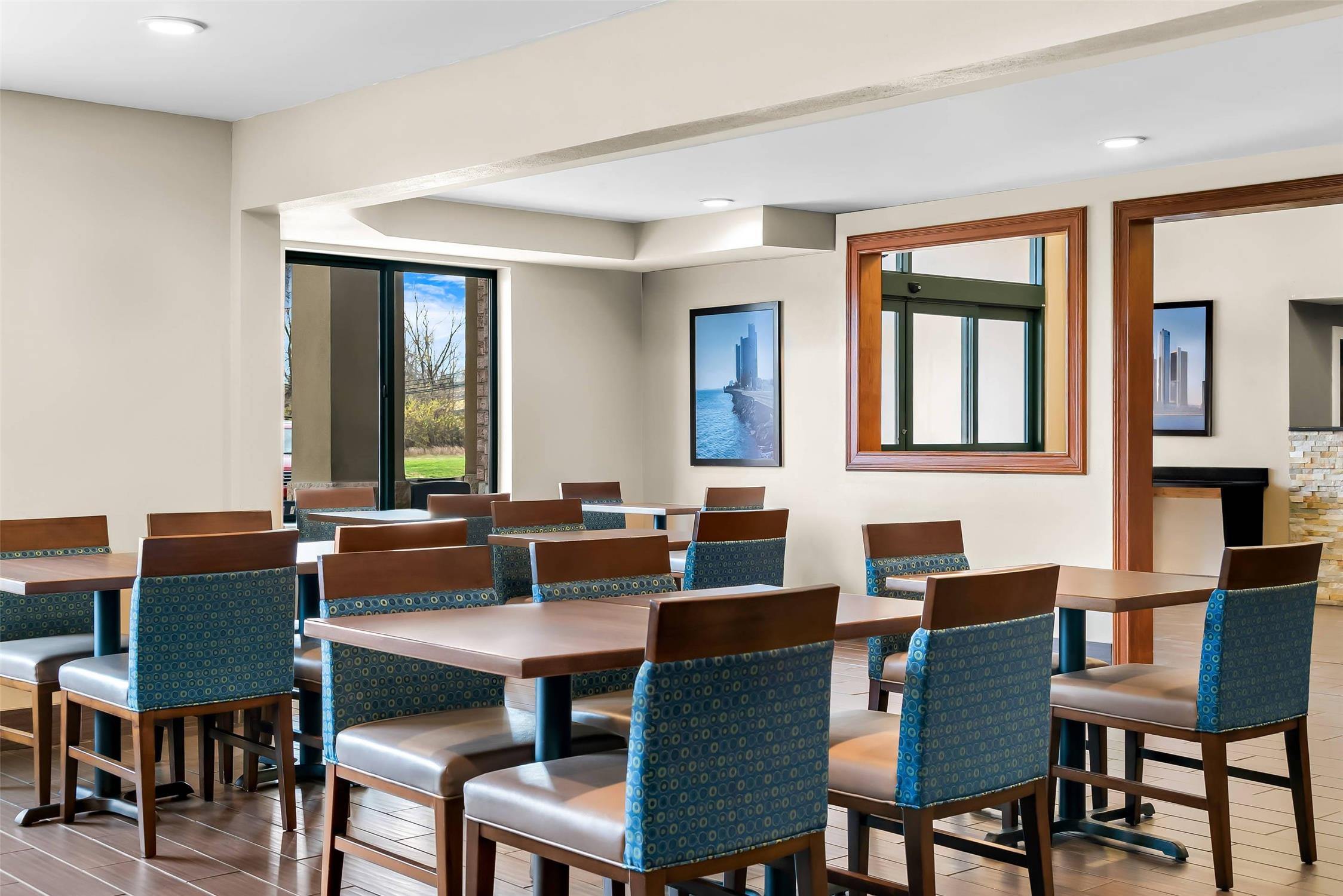 Comfort Inn & Suites Taylor - Detroit 15/21