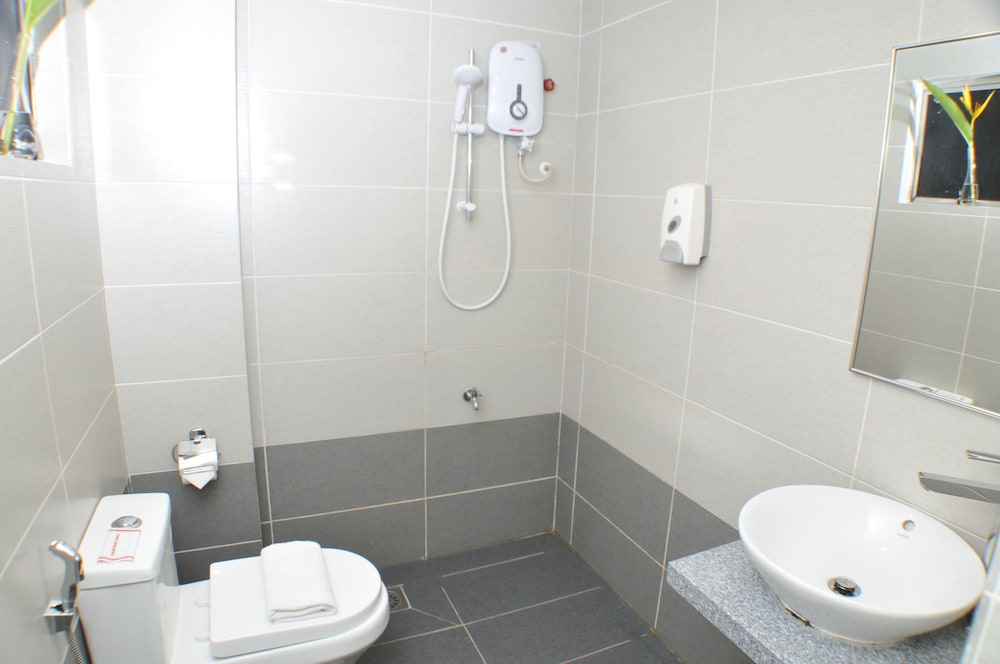 Promenade Service Apartments 67/72