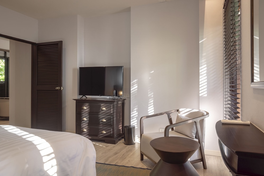 Royal Embassy Resort 26/65