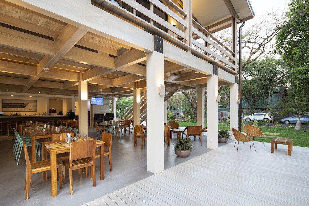 The Gilded Iguana Surf Hotel 5/50