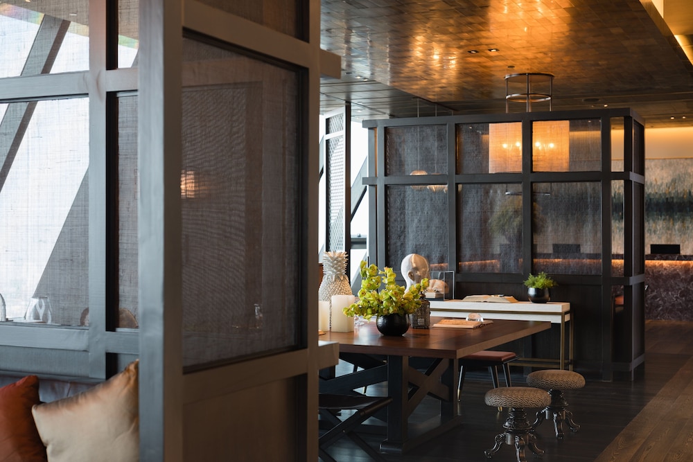 Rosewood Phnom Penh 68/76