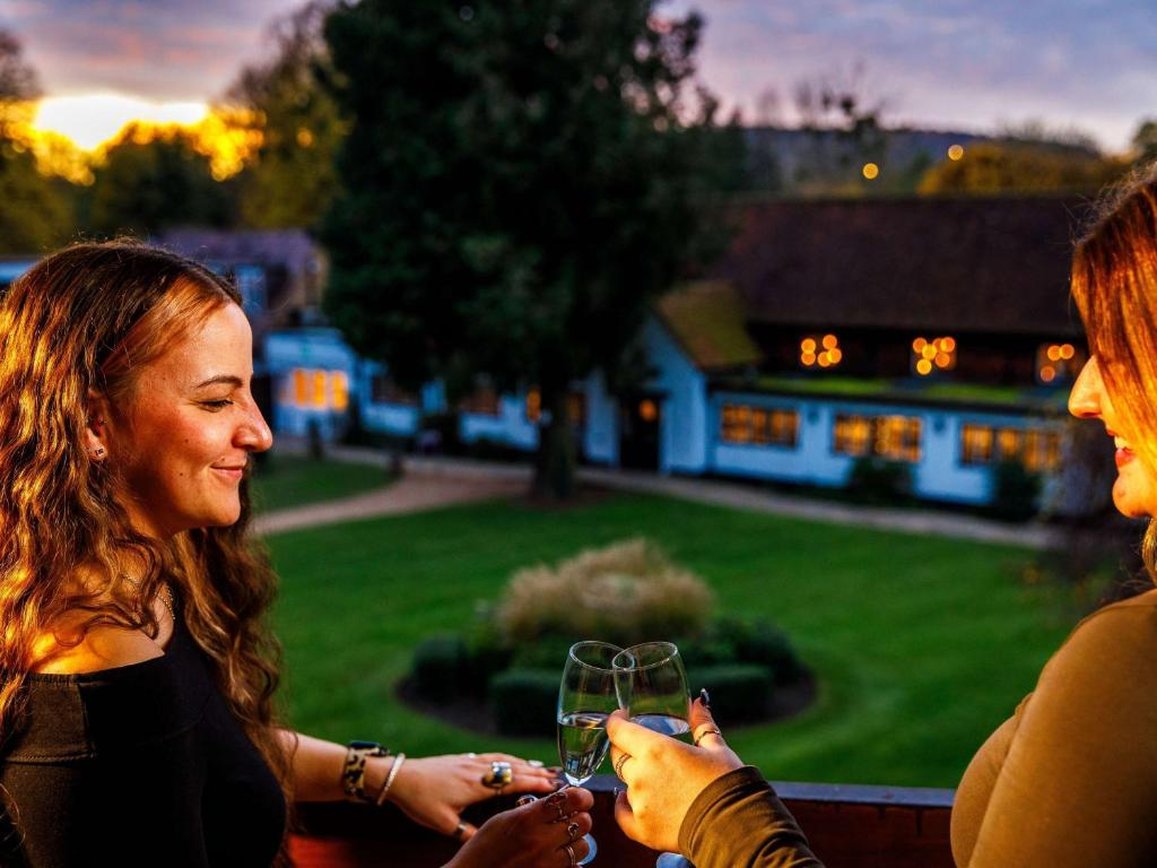 Sunday Box Hill Burford Bridge Hotel 32/57