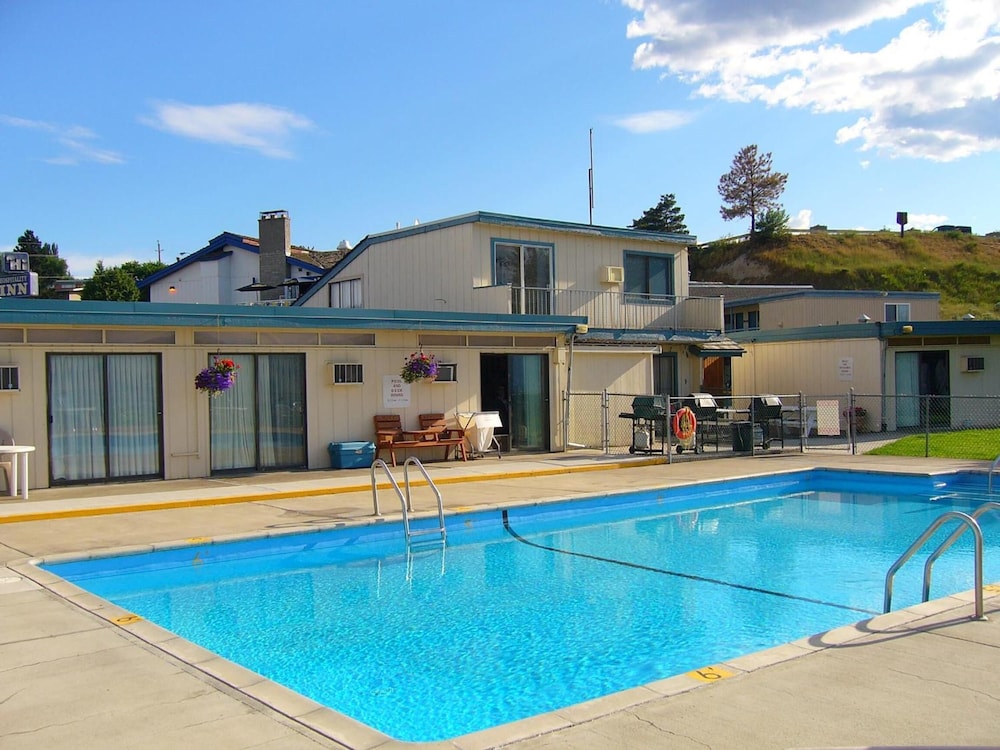 Hospitality Inn 4/55