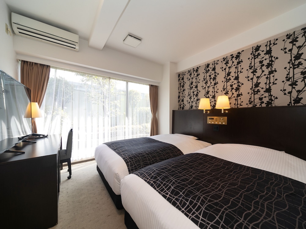ROOM, TWIN BEDS