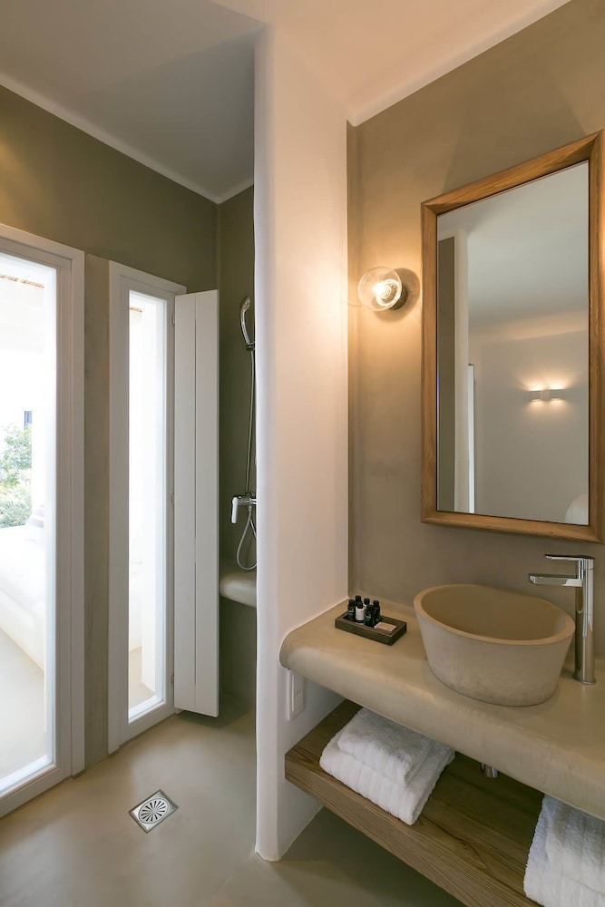 Seven Santa Maria Paros Boutique Hotel 34/36