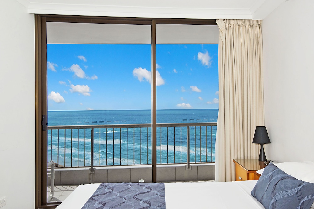 Surfers International Apartments 10/35