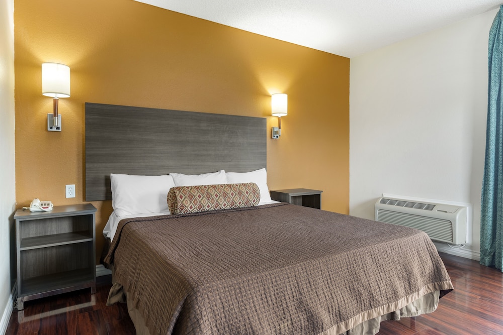 Riverside Inn & Suites 14/56