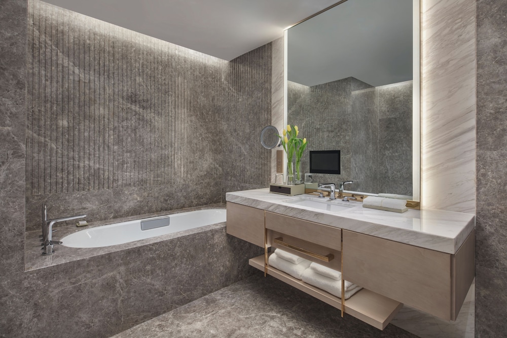 Hyatt Regency Metropolitan Chongqing 53/54