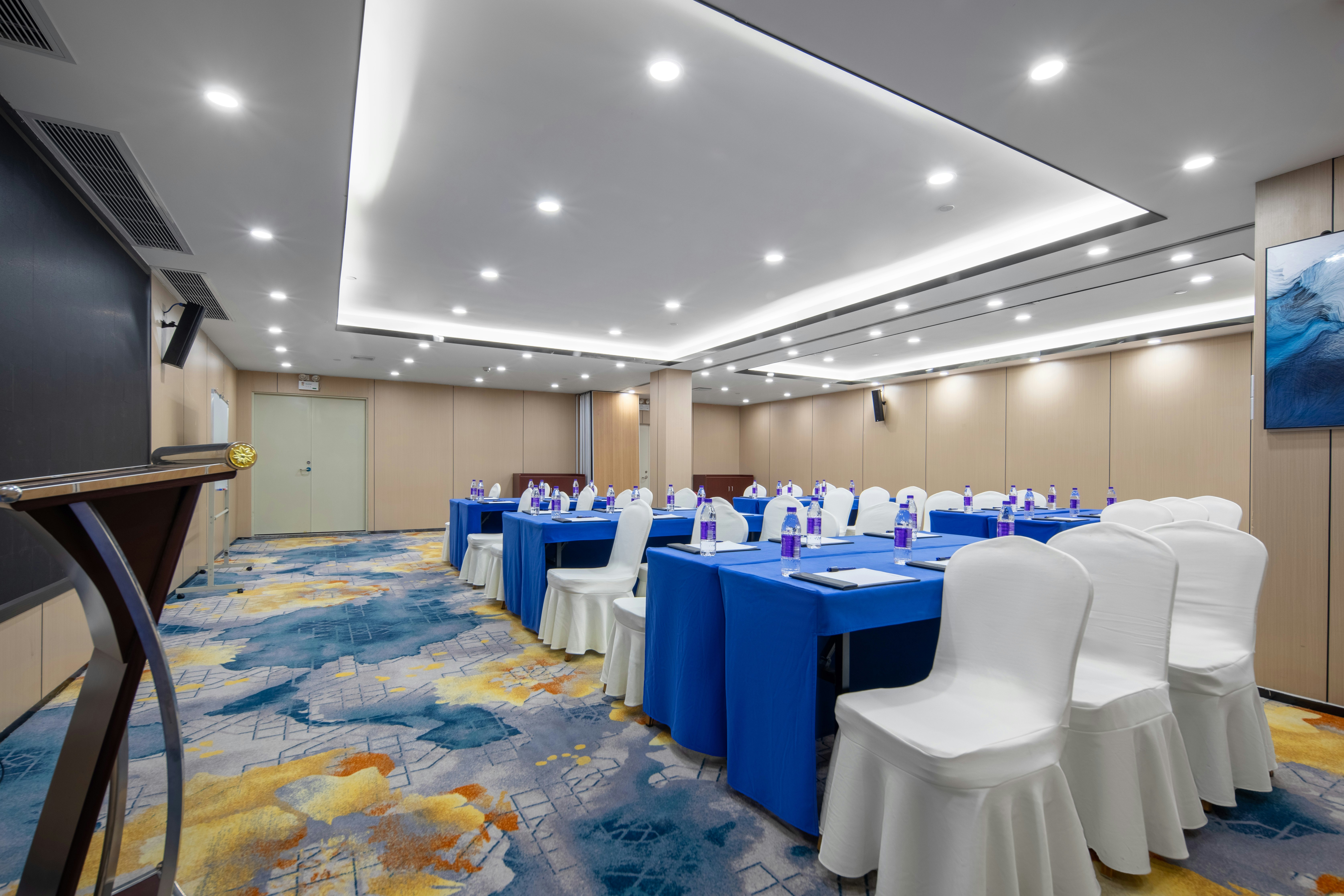 Holiday Inn Express Shenzhen Dongmen 16/22