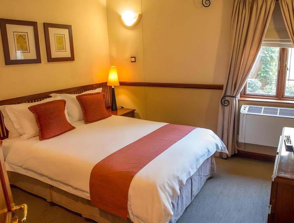 Universal, King Bed