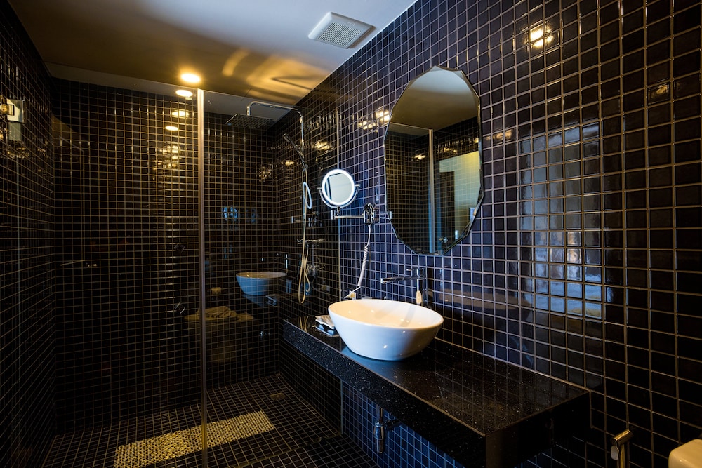 Kana Triple L Hotel 66/67