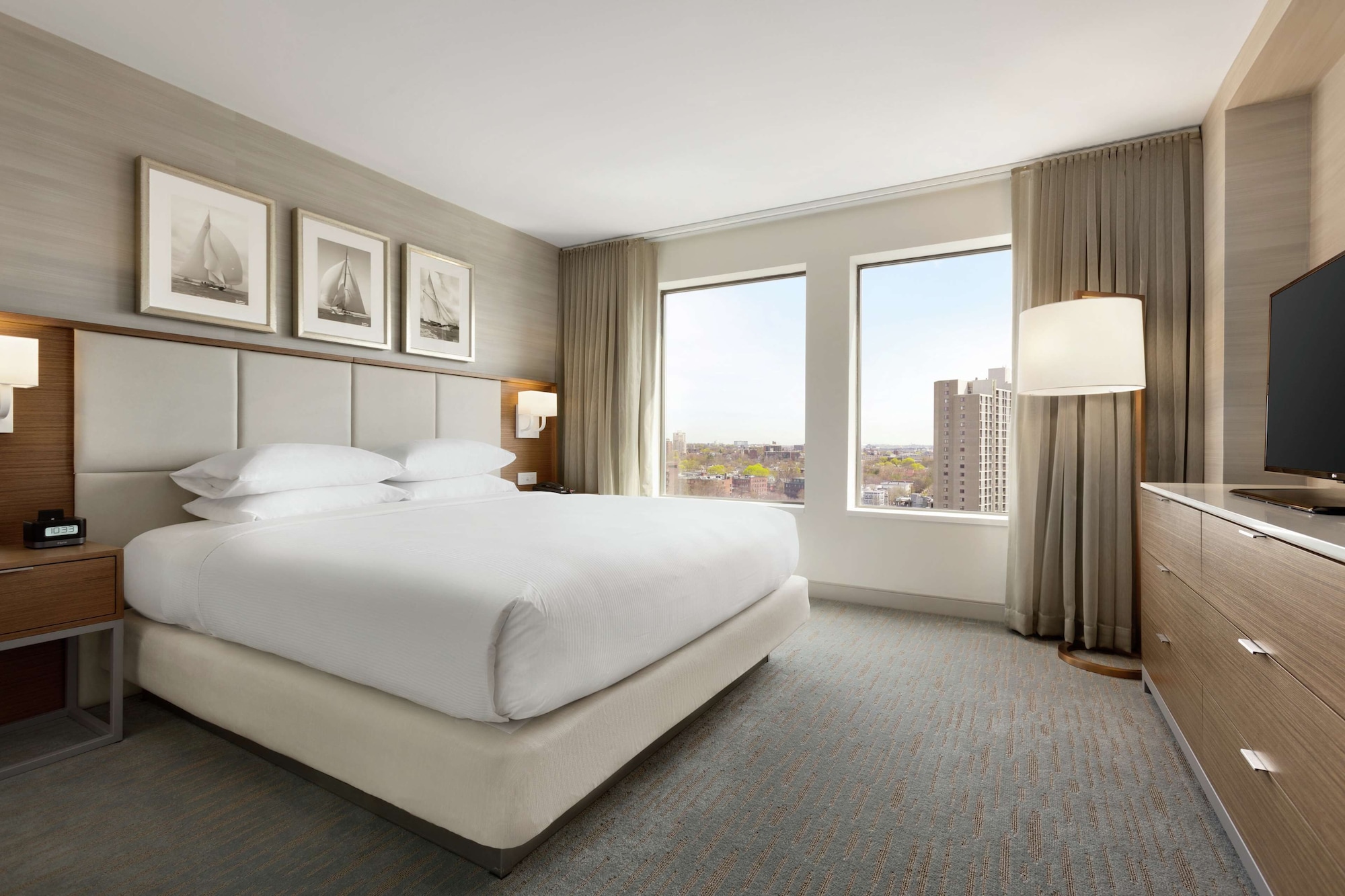SUITE, KING BED, SOFA