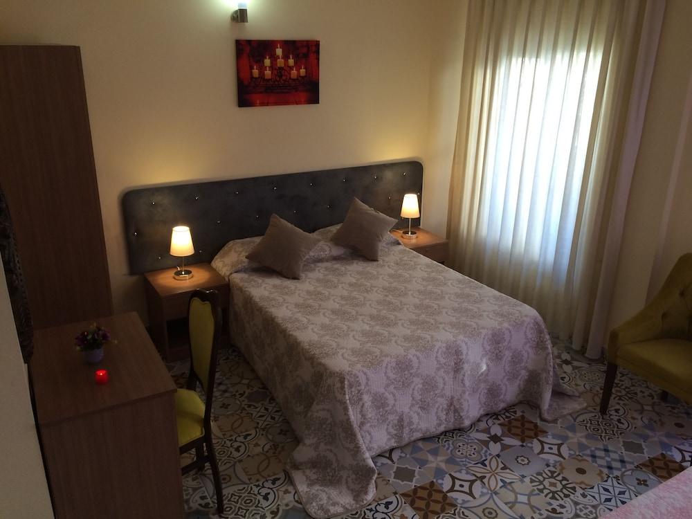 Turkish Apart Hotel 8/20