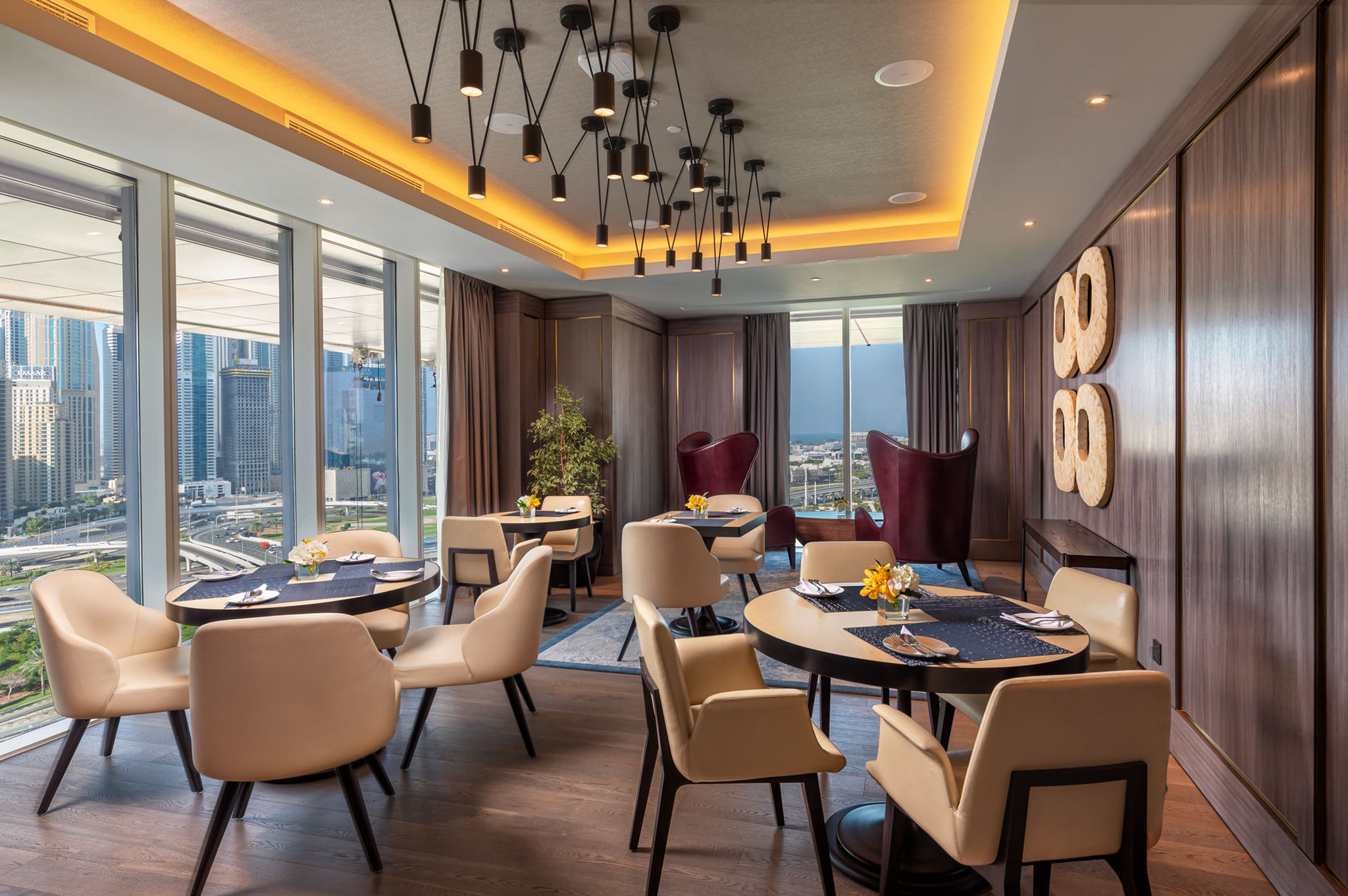 Taj Jumeirah Lakes Towers 61/77