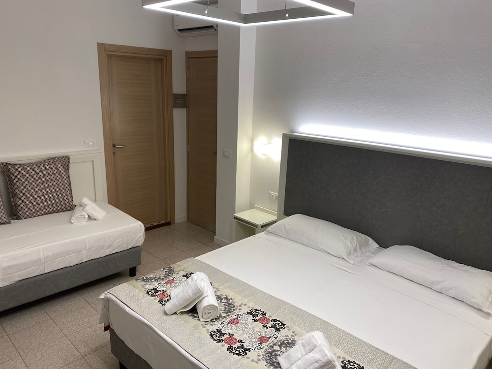 ROOM, TRIPLE, BALCONY, ANNEX