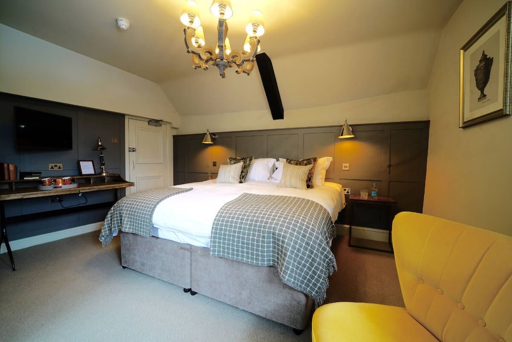 The Bull Hotel 6/47