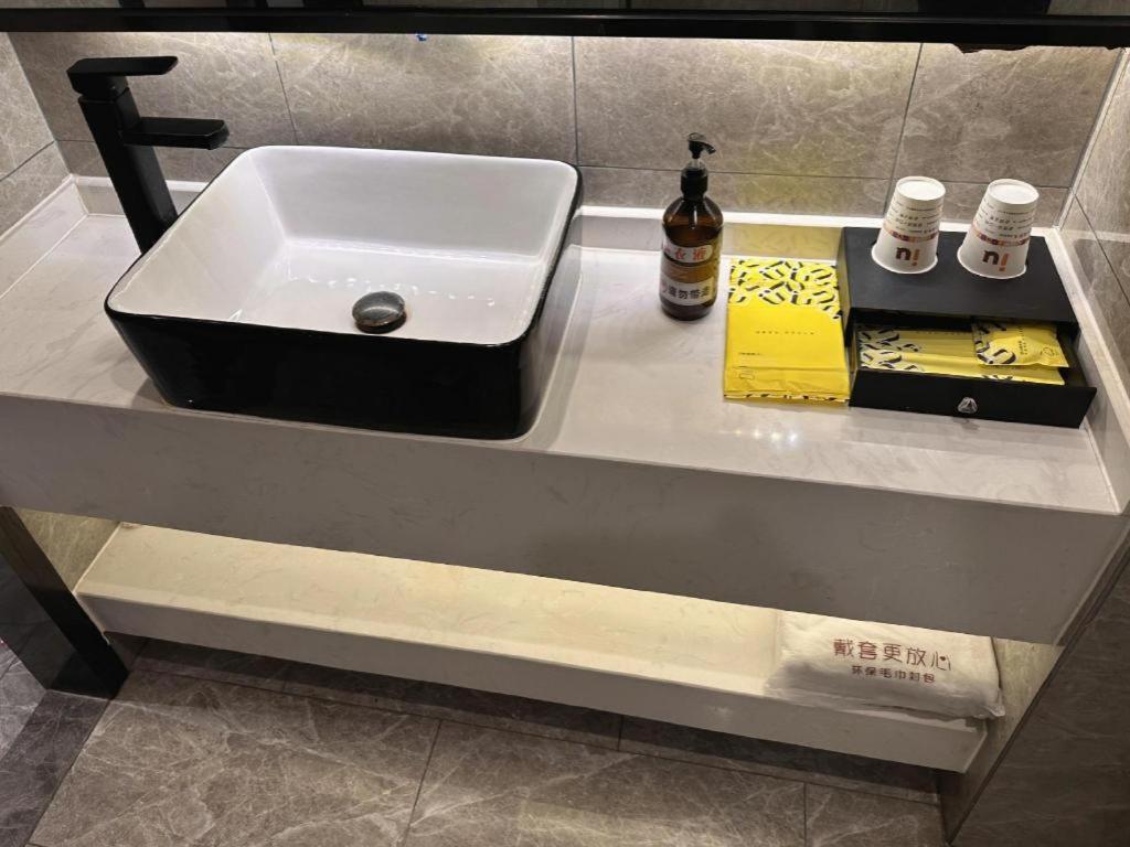 IU Hotels Wuhan Jianghan Road Metro Station 50/50