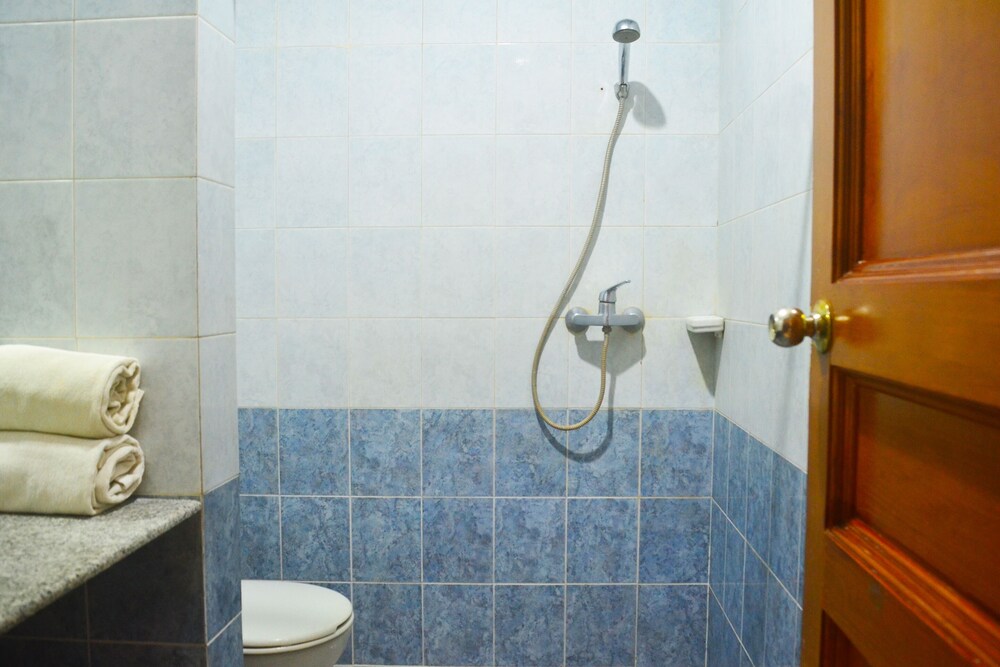 OYO 1240 Hotel Pantai Jaya 21/37
