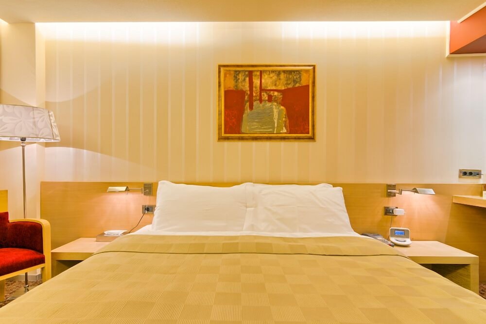 Vega Hotel 12/54