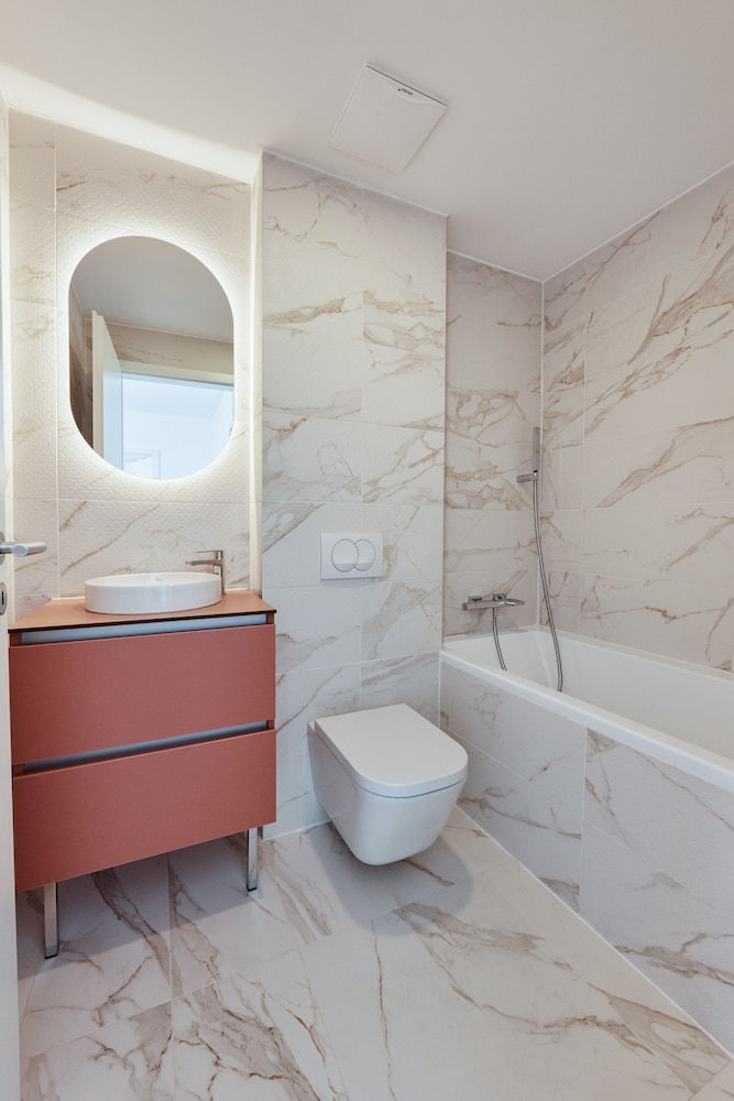 The Amberlyn Suite Hotel 49/50