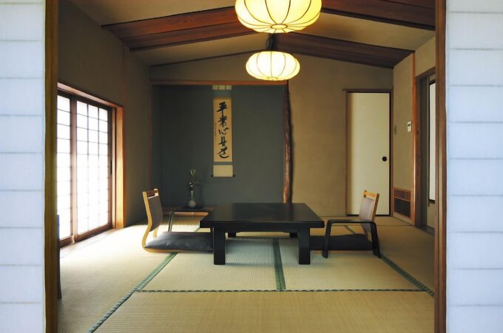 ATAMI SEKITEI 52/68