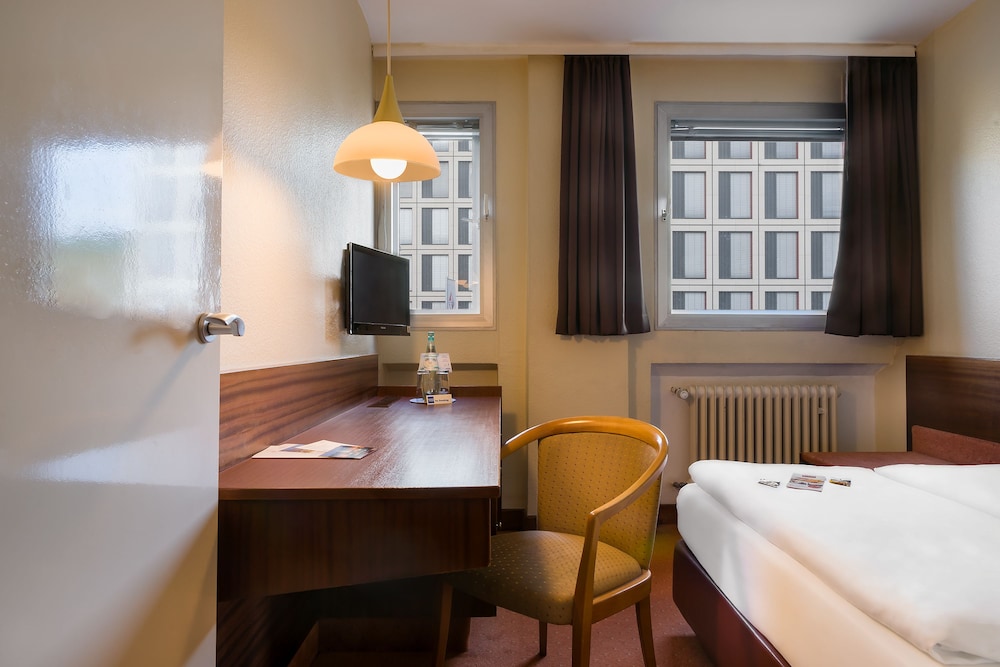 PLAZA INN Rieker Stuttgart Hauptbahnhof 45/65