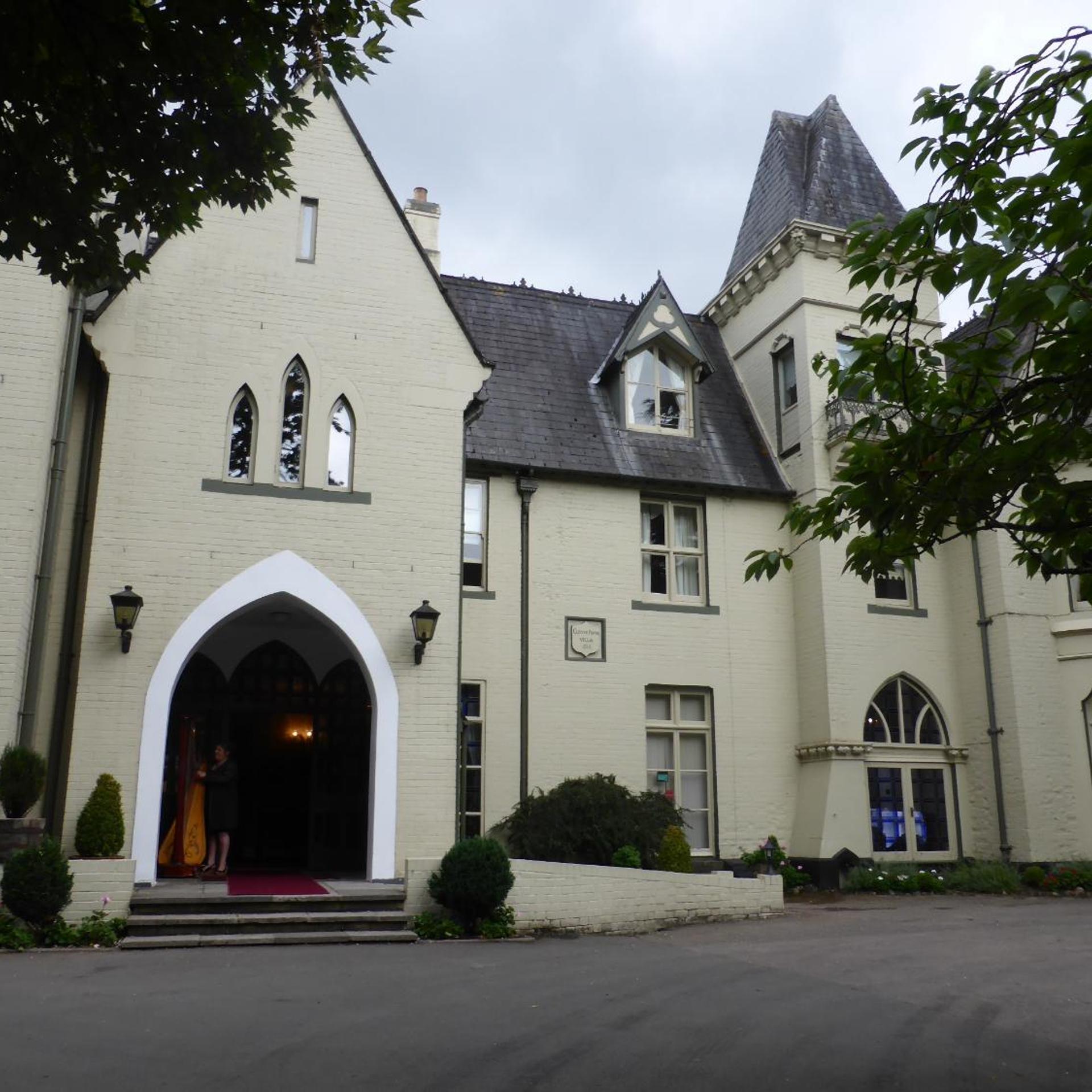 The Glen Yr Afon House Hotel 12/61