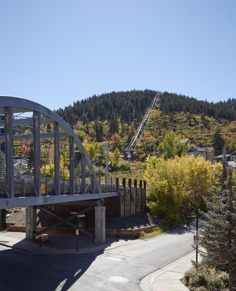 Hyatt Place Park City 68/74