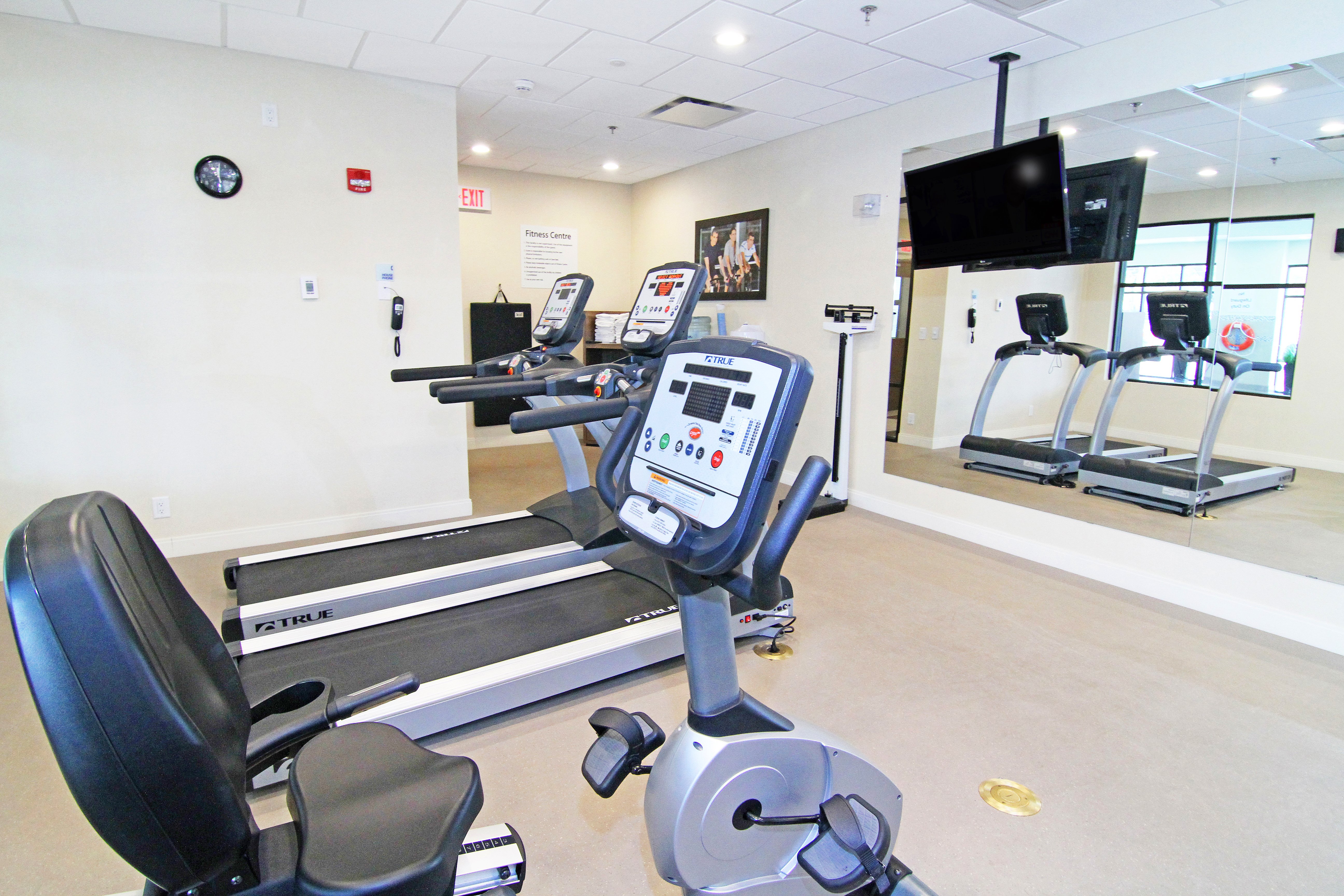 Holiday Inn Express And Suites Calgary Nw University Area 39/73
