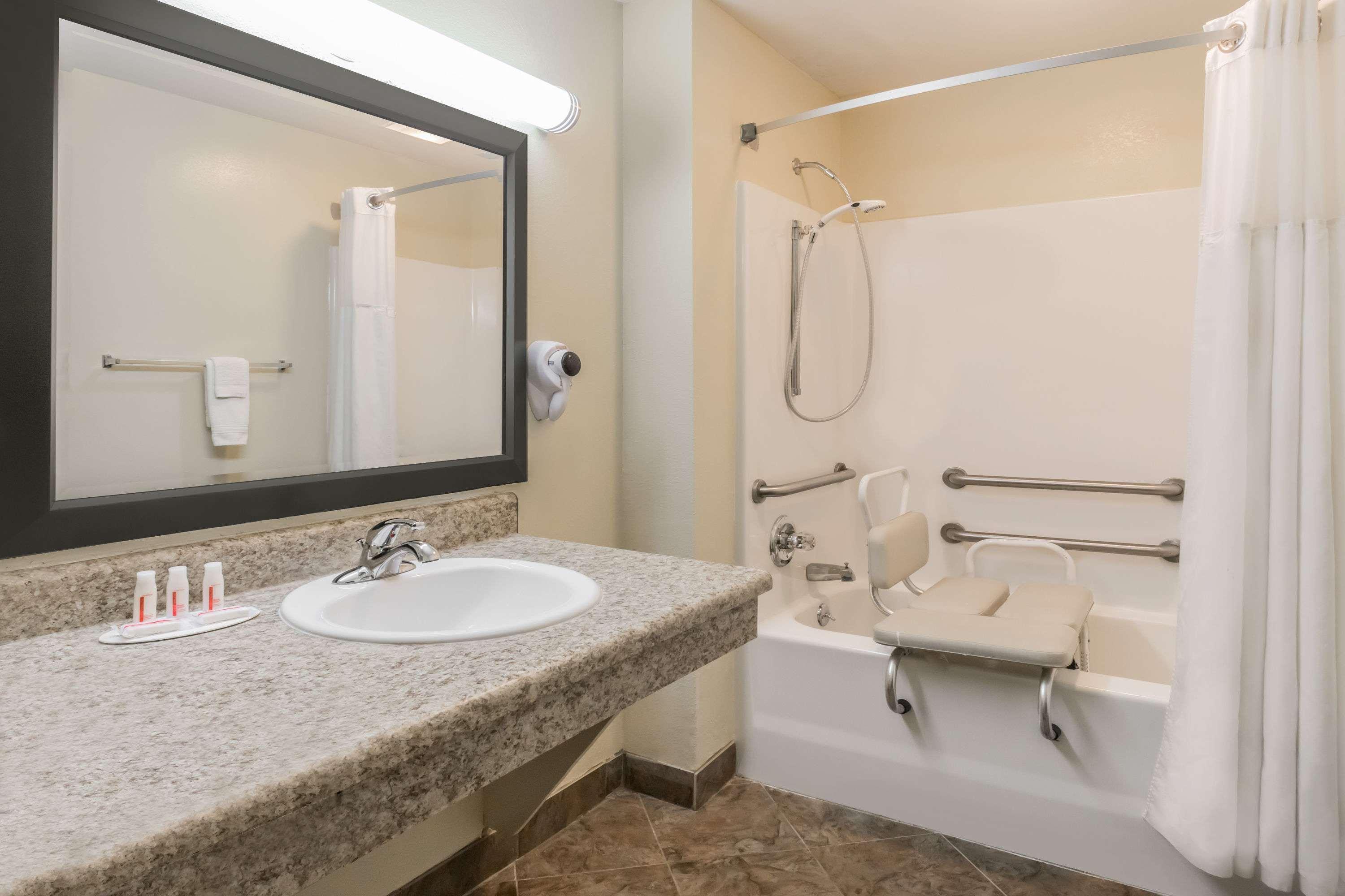 Days Inn by Wyndham Blakely 22/23