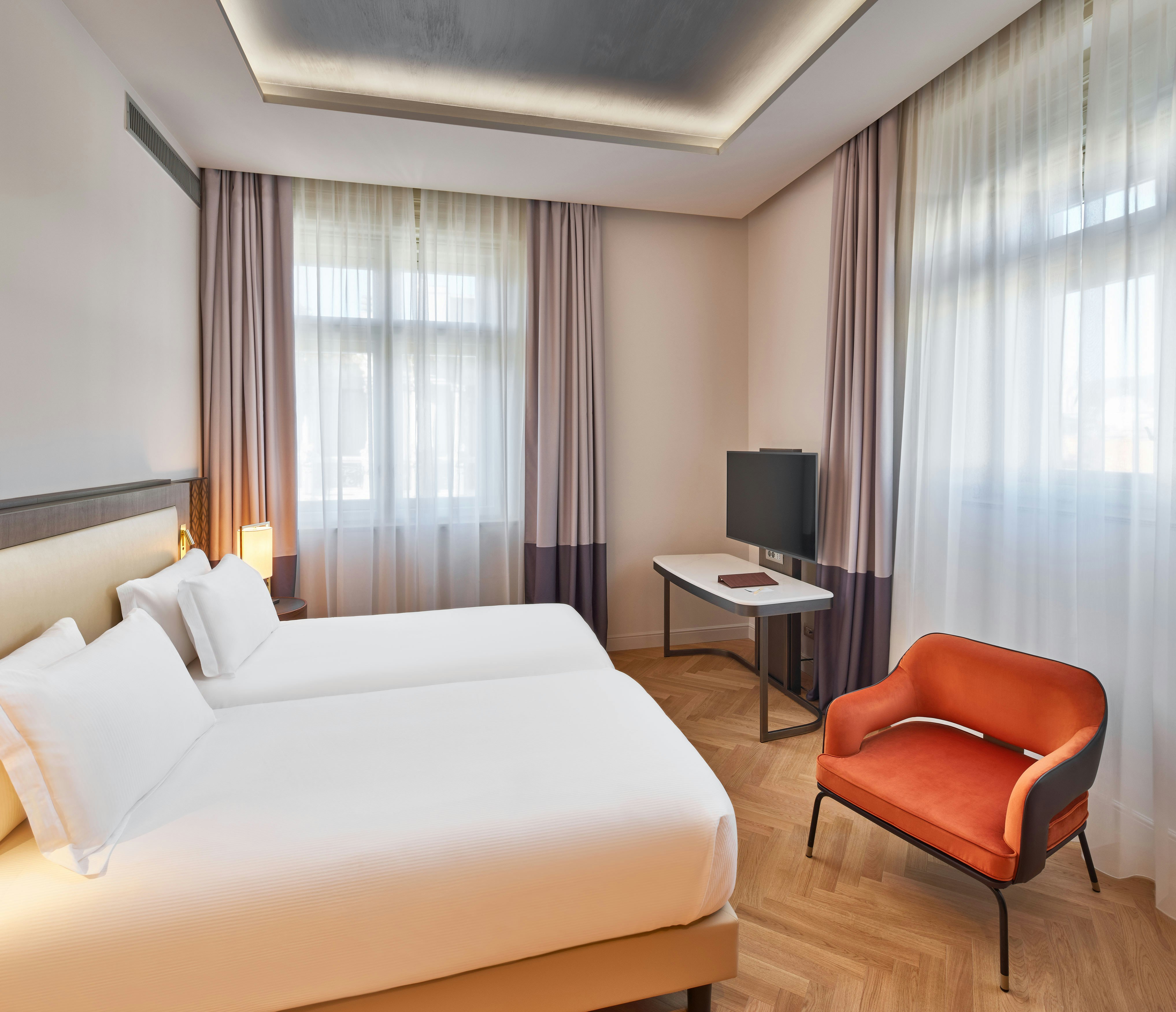 2 BEDROOMS, SUITE, KING BED