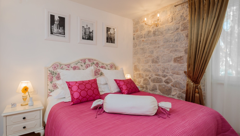 Priska Heritage Rooms 3/50