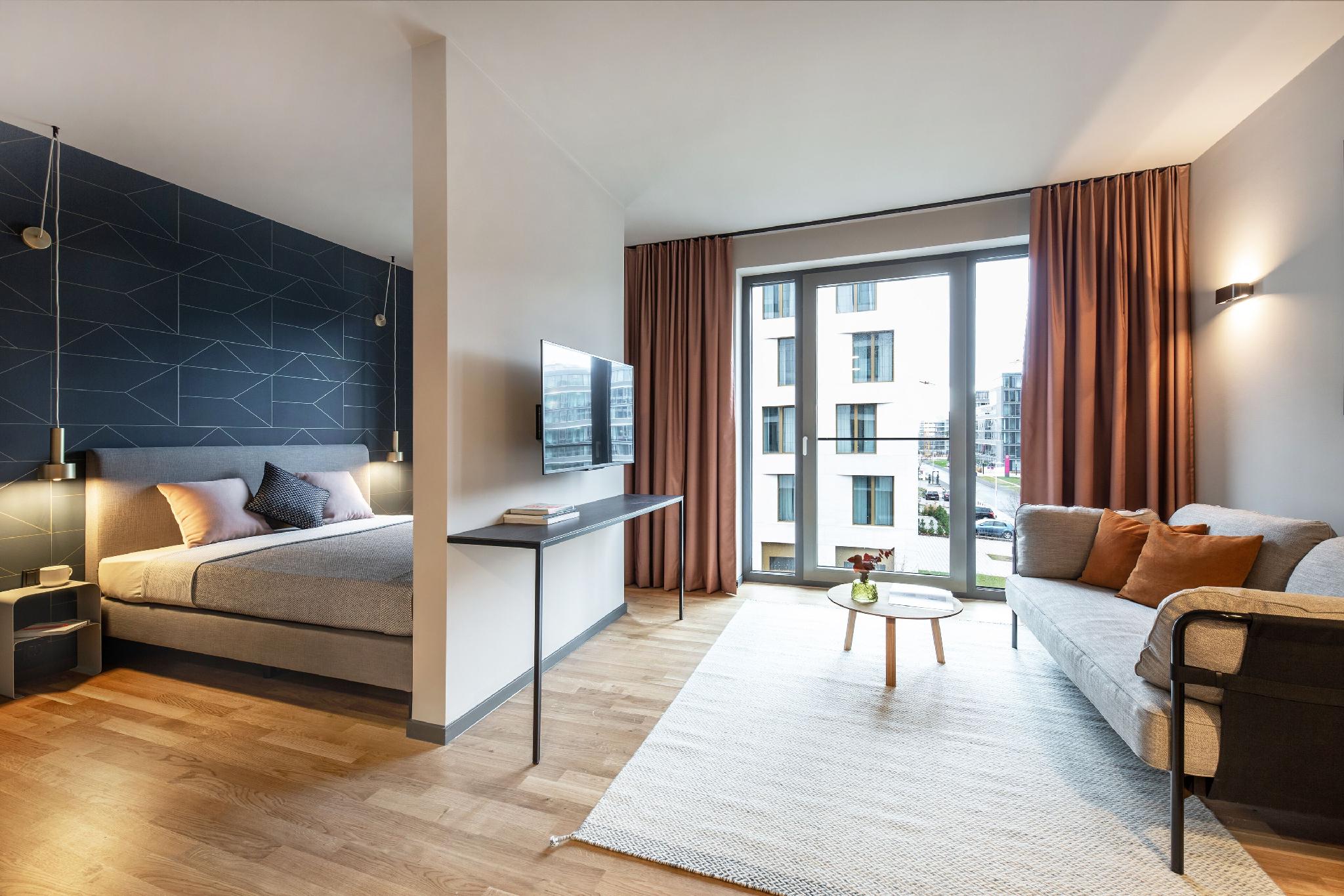 Medium, Apartment