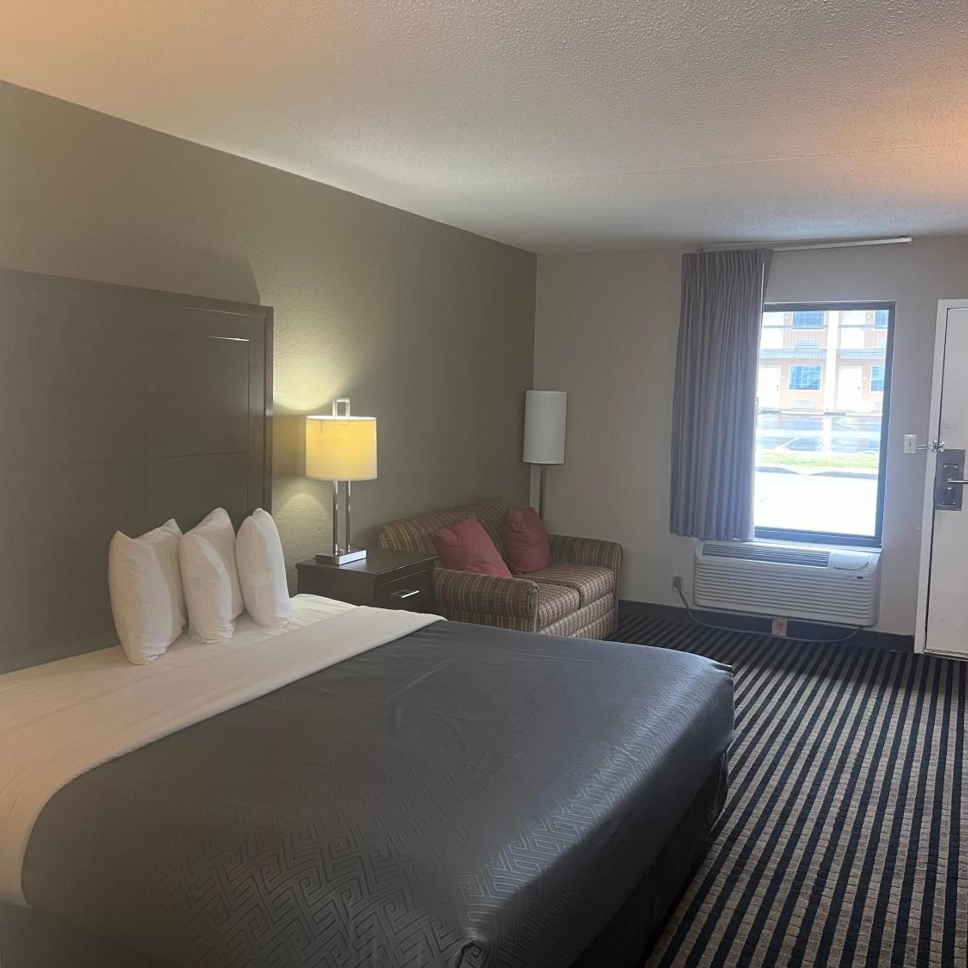ROOM, KING BED