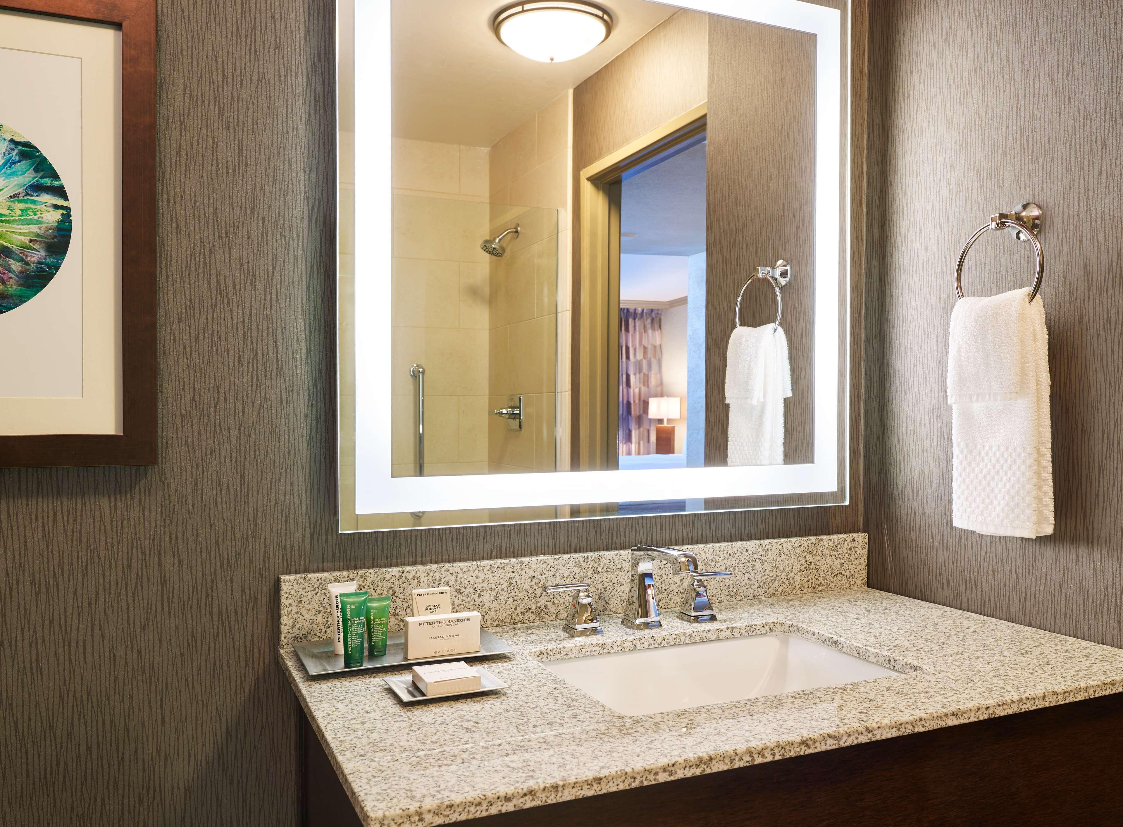 JUNIOR SUITE, 2 QUEEN BEDS, SOFA