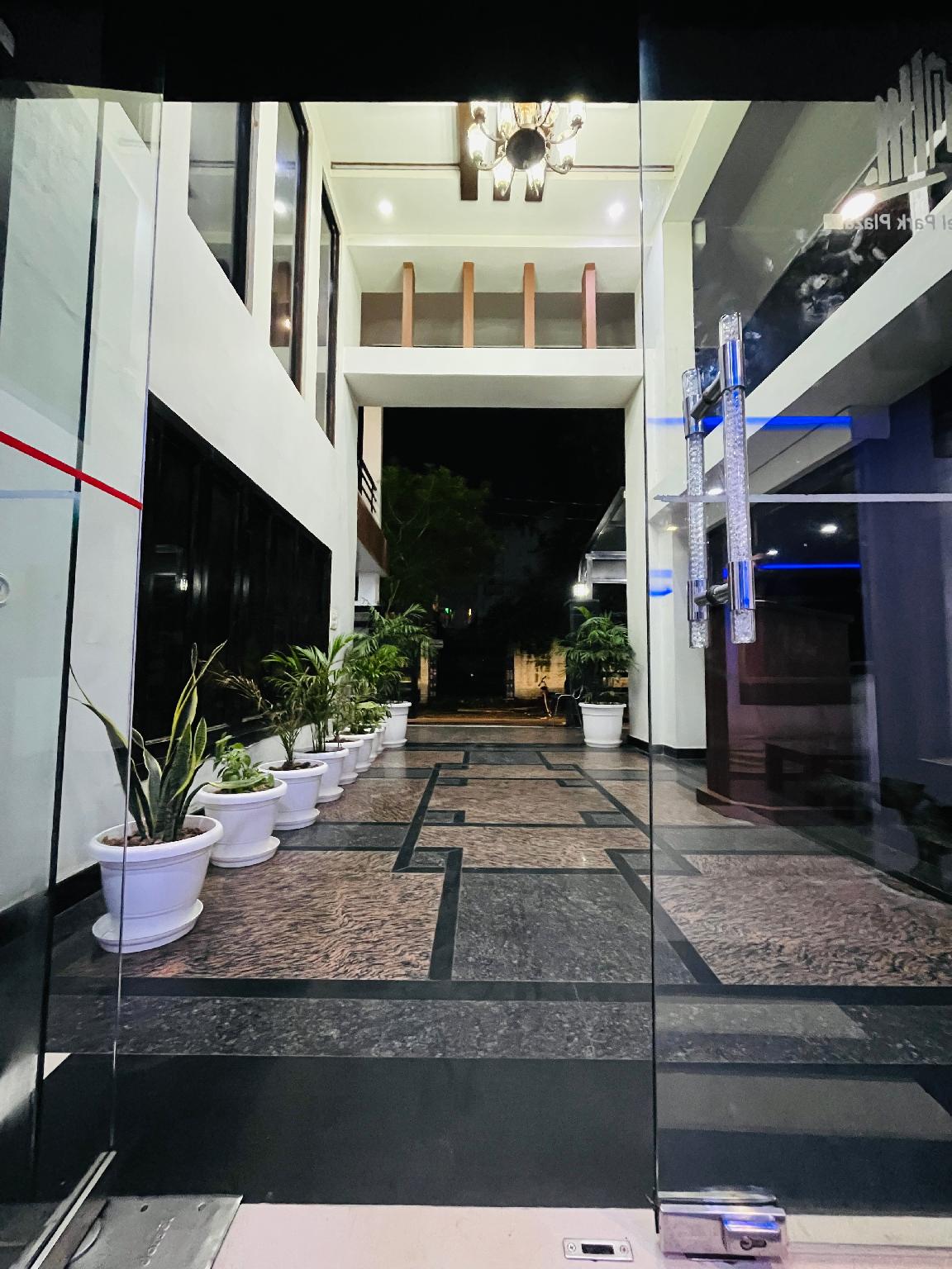 Oyo Rooms Mall Road Cantonment 43/46