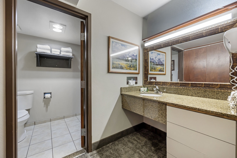 Seaport Inn and Suites 35/38