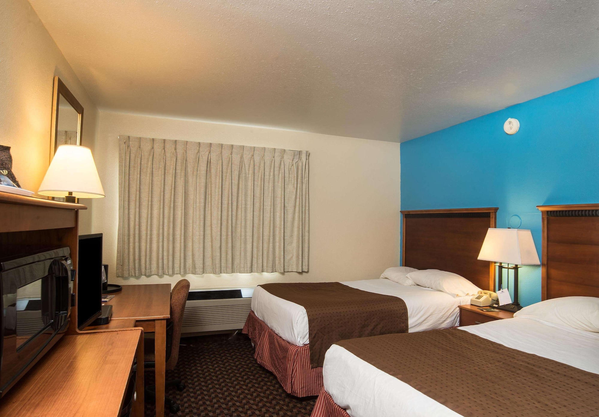 ROOM, 2 DOUBLE BEDS