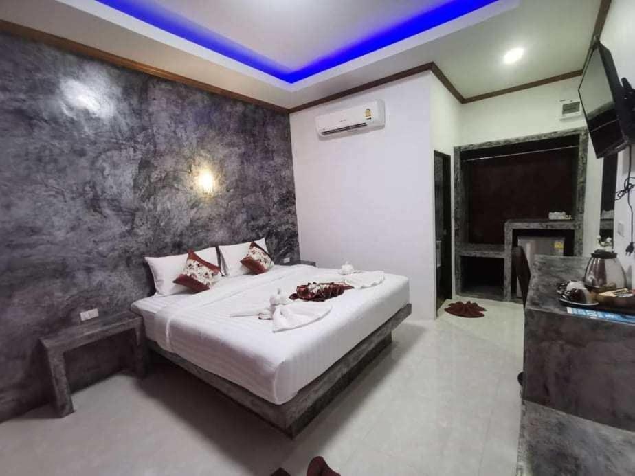 Lanta Long Beach Hostel 11/50