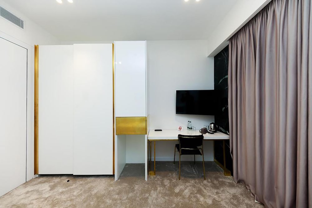 Habitat Hotel 39/49