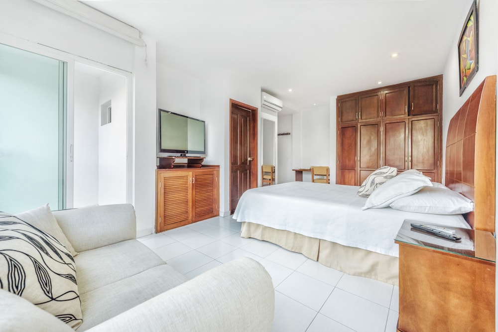 Coral Reef Hotel 16/58