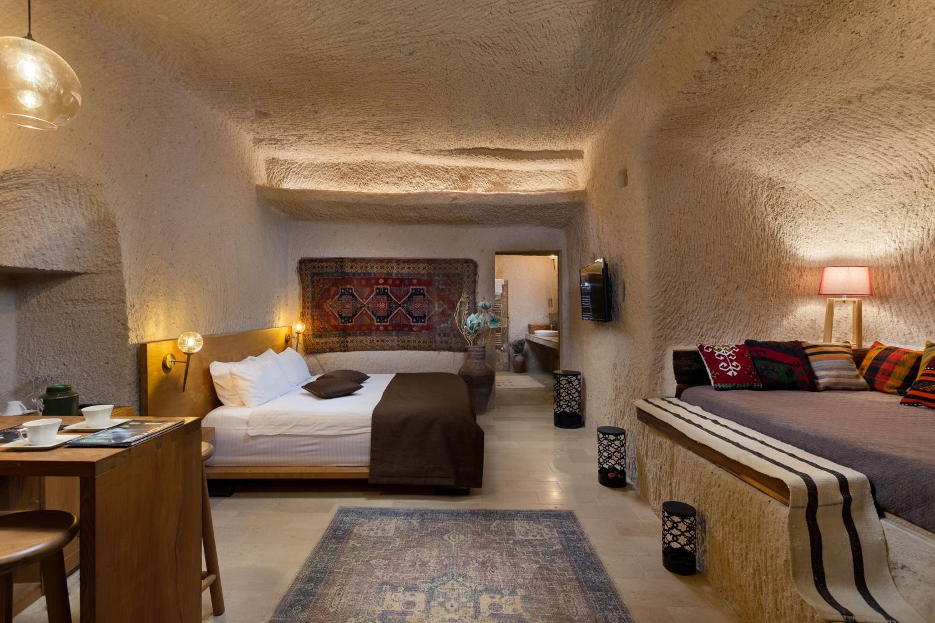 Cave, Premium, Suite, King Bed, 3 Beds
