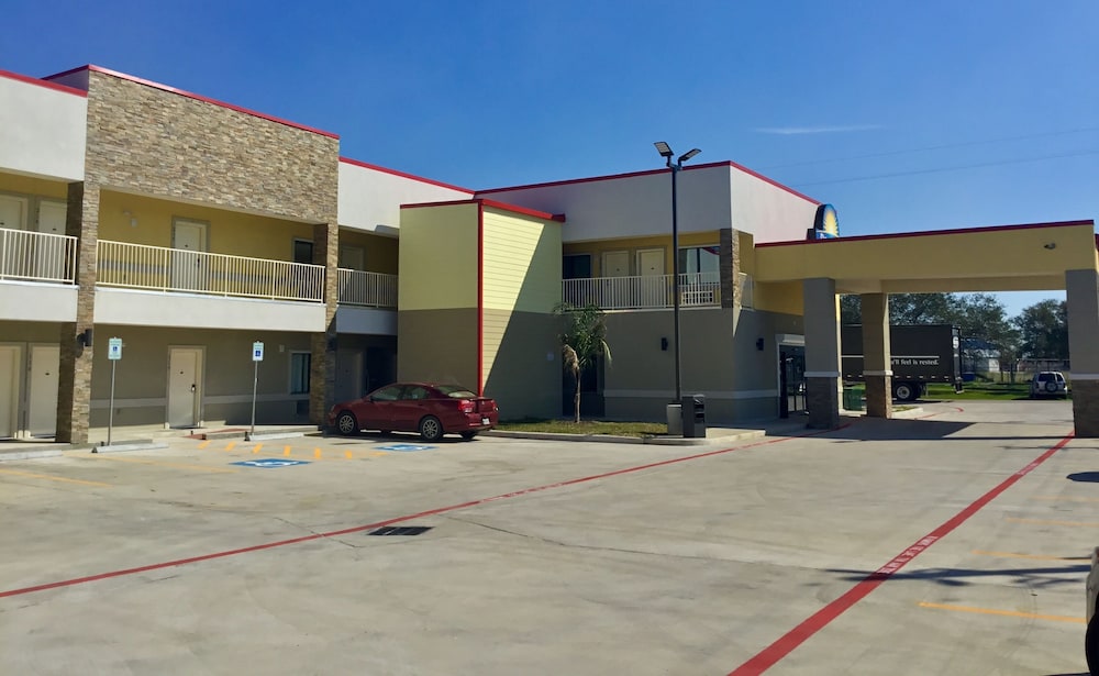 Days Inn By Wyndham Freeport 2/34