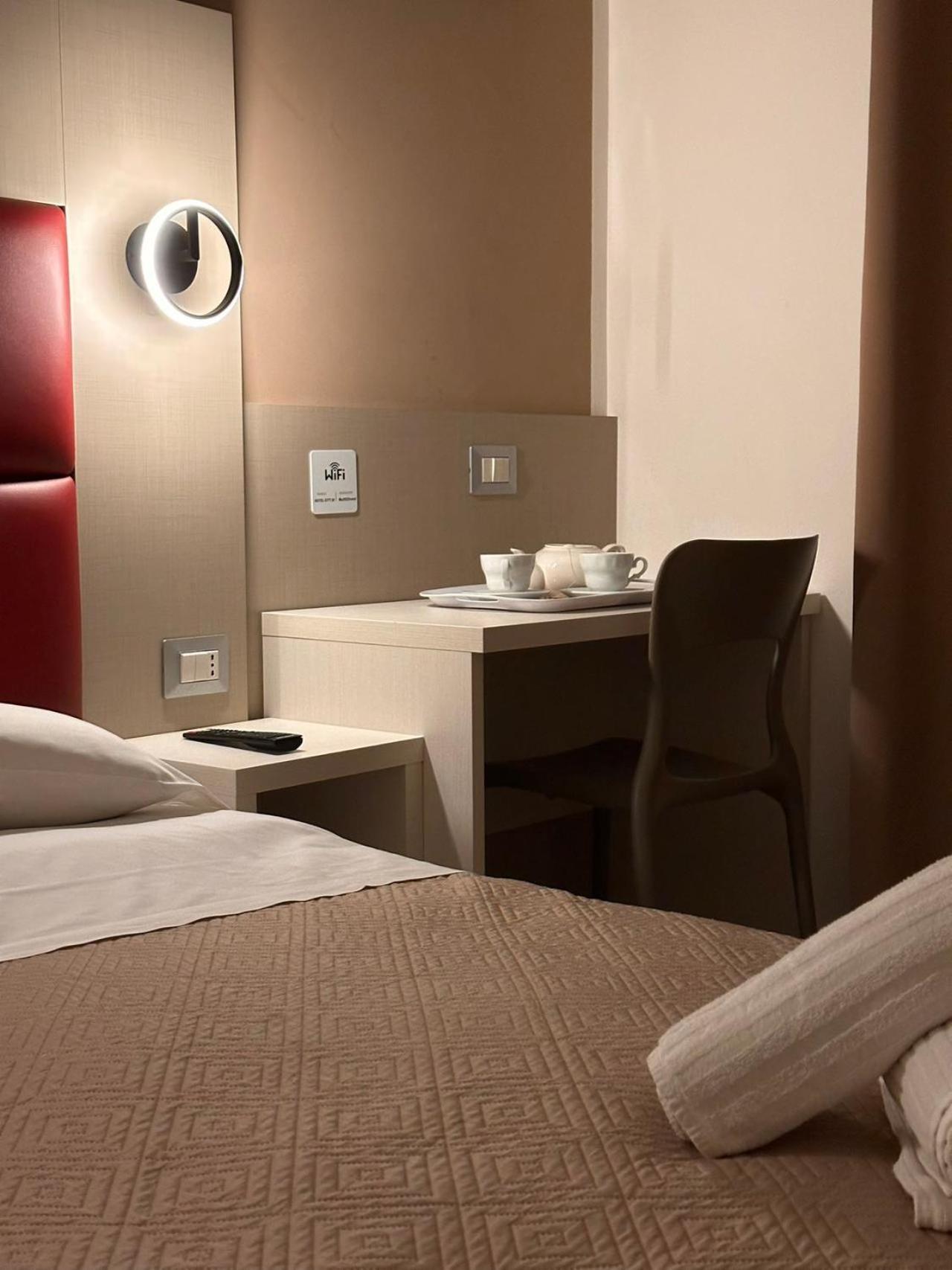 HOTEL CITY 20 26/31